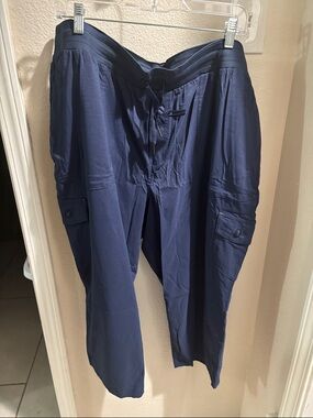 L.L. Bean Women’s Nautical Navy Cargo Drawstring Crop Pants 2X NWT